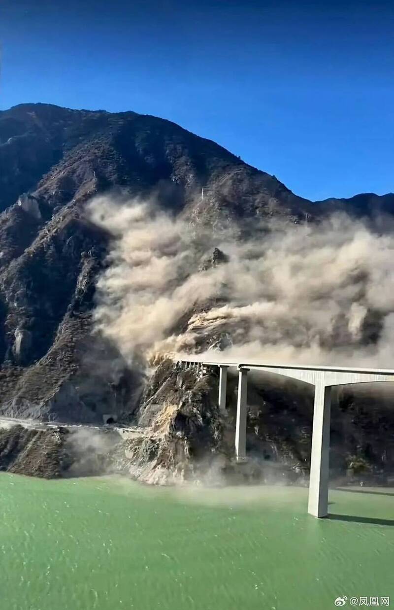 中國四川「紅旗特大橋」在2025年1月方才完工合龍，啟用不到一年，11月中驚傳垮塌事故。（圖取自《鳳凰網》）
