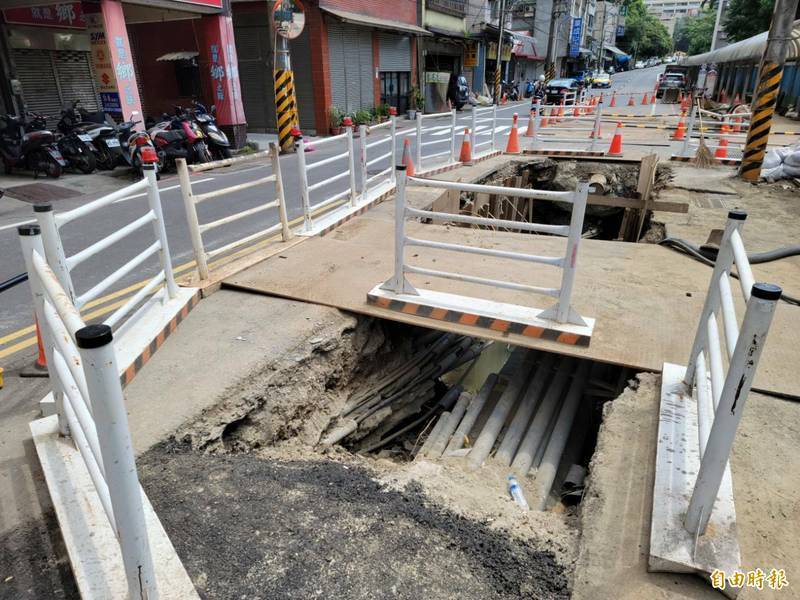 電纜地下化工程需具備跨單位協調機制，並採「共同管溝」施作。（資料照）