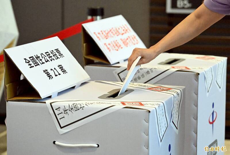 不是所有議題都適合交付公投，圖為今年823舉辦核三延役公民投票。（資料照）