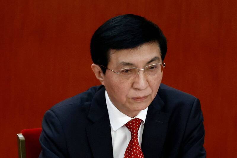 讓鄭麗文到台前去「抵擋一陣」，王滬寧退回去先「持盈保泰」。（路透檔案照）