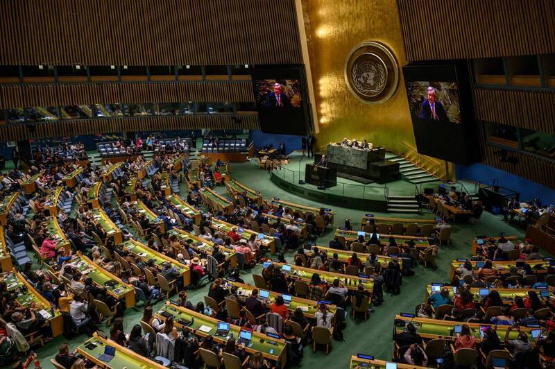 臺灣應強化國際社會對臺人民自決意願的理解，例如說明聯大第2758號決議不涉及臺灣代表權。圖為聯合國大樓內的大會堂。（法新社檔案照）