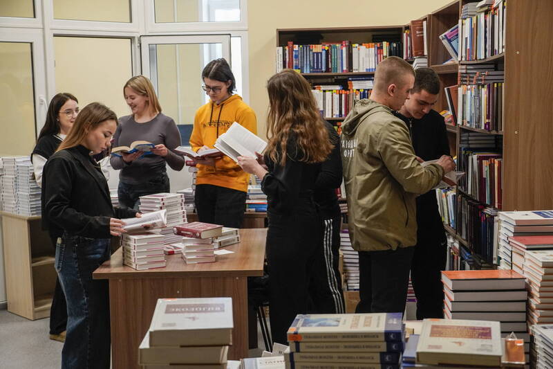 名家分享～馮睎乾》劍橋字典年度字——Parasocial