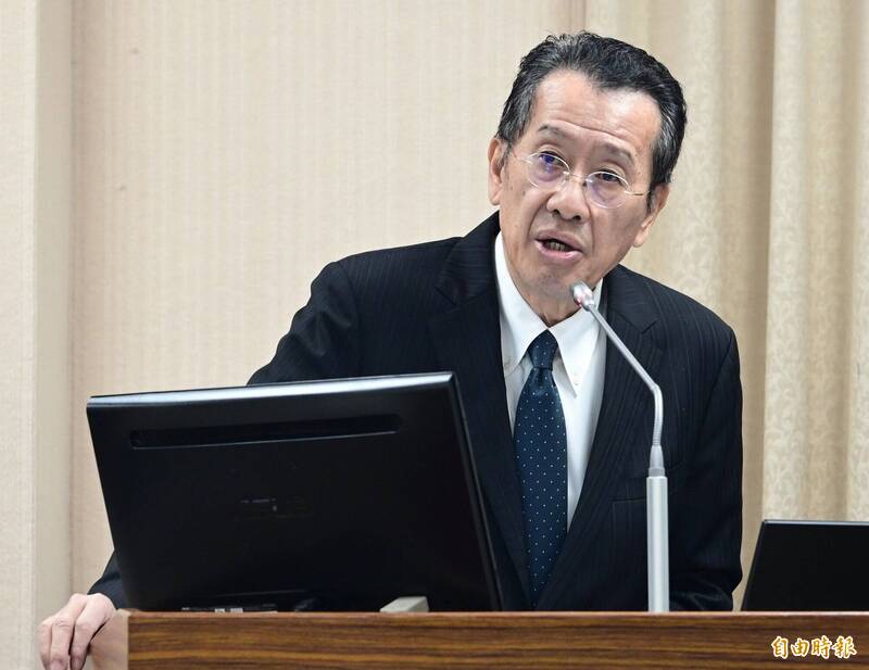 國防部指出，許多國家都備有類似於《全民安全指引》的公民應急手冊，這已是國際社會的共同做法；圖為國防部長顧立雄。（資料照）