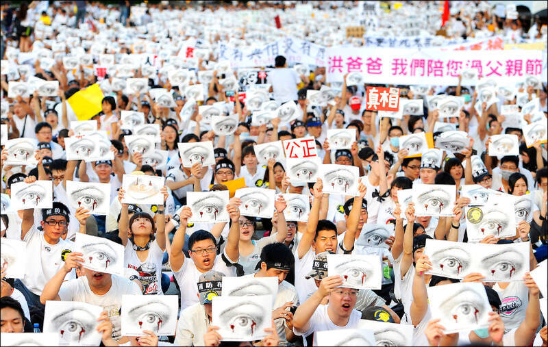 2013年義務役士官洪仲丘遭長官虐死案，引爆民間「白衫軍運動」，進而促成「軍事審判法」修法。（資料照）