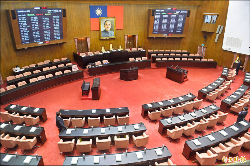 國民黨與民眾黨沒有半個立委願意公開辦公室公費助理聘用資訊；圖為立法院。（資料照）