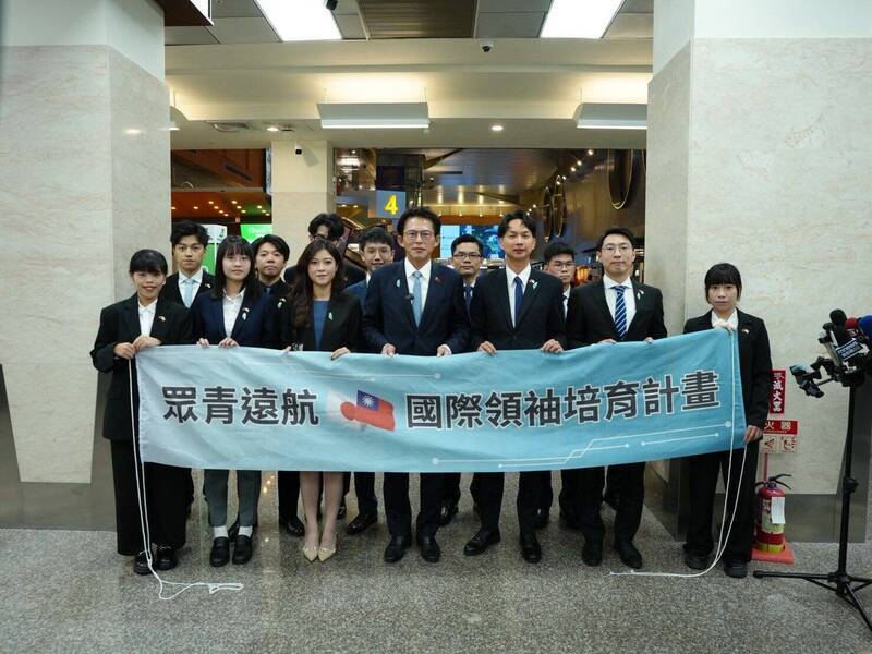 民眾黨主席黃國昌近日率黨內青年團訪問日本。（北市議員陳宥丞提供）