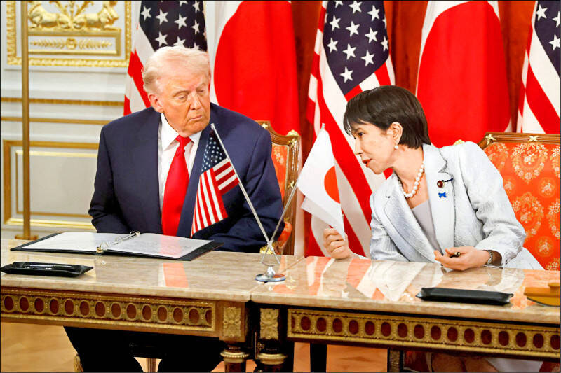 外媒一度報導他和高市早苗通話時建議，立場無需後退，但言辭不必刺激中國。圖為兩人會面。（路透檔案照）