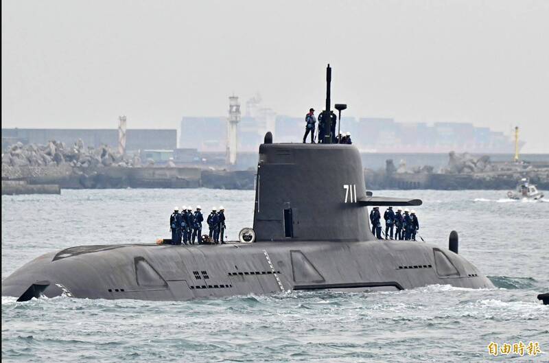國造潛艦海鯤號正進行海測，後續潛艦建造，預算仍面臨立法院凍結或刪減。（資料照）