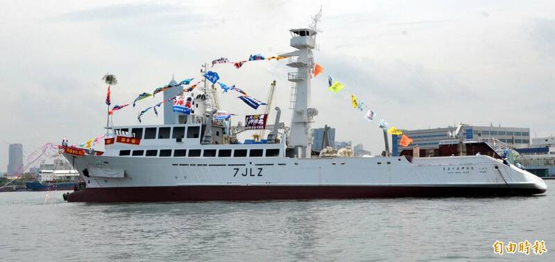 隨著中日關係緊張，臺灣可與日本在海洋安全上形成互補合作，抵制北京破壞秩序的行動；圖為台造日籍鰹鮪圍網漁船「第55岬洋丸」。（資料照）