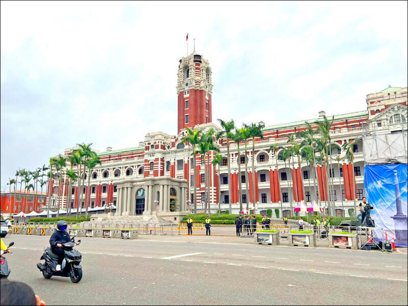 總統府、關鍵基礎設施等地方最有可能被優先攻擊，但是通常不會去攻擊好幾十個一般社區，這些社區就得要想辦法盡力維持日常運作。圖為總統府。（資料照）