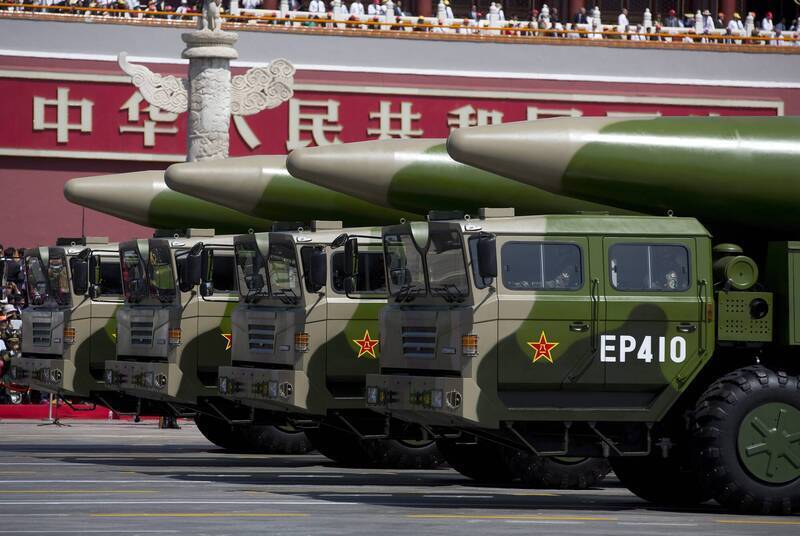 習近平大規模清洗軍隊，火箭軍高層落馬，外界對其武器可靠度的懷疑日益增加。圖為中國火箭軍。（歐新社檔案照）