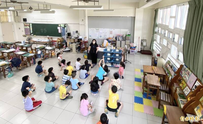 行憲紀念日，應該是檢視國家是否真正用憲法精神，對待站在教室最前線的教師；示意圖。（資料照）