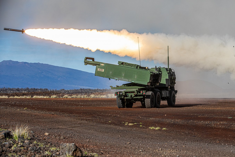 台灣在區域戰爭或強權博弈中的重要性，源於其地緣戰略、科技經濟與國防意志三個支柱的疊加效應；圖為海馬斯發射飛彈畫面。（圖擷取自美國陸軍網站）