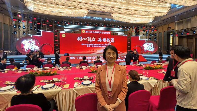 台灣國會議員沒有進入中國中央政治體系，而是停留在地方層級的交流安排。圖為國民黨立委翁曉玲前往中國廈門出席台商協會活動。（圖取自翁曉玲臉書）