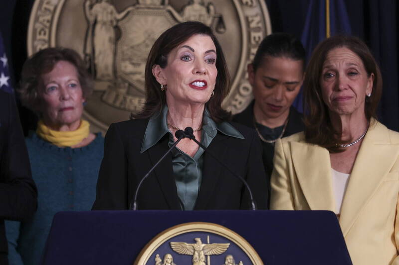紐約州州長Kathy Hochul簽署「人工智慧安全與教育責任法案」成為正式法律，讓紐約成為針對AI訂立全面安全規範的州。（歐新社檔案照）