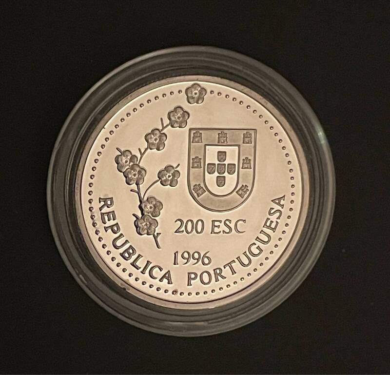 李明典博士送給我的珍貴禮物，是葡萄牙在1996年發行的一枚銀幣。（取自貼文）