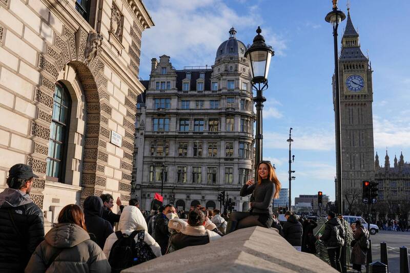 《雙城記》中，描寫倫敦與巴黎在劇烈時代變動下的對照，提醒治理者，技術永遠無法替代公共價值的選擇。圖為倫敦大笨鐘。（法新社檔案照）