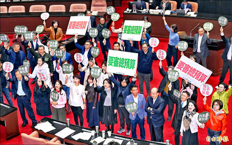 在藍白立委聯手封殺下，2026年度中央政府總預算案遲未付委審查。（資料照）