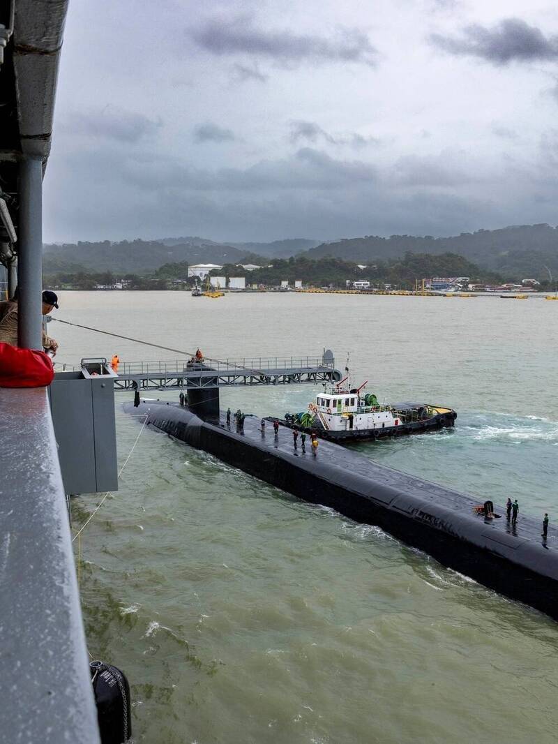 美國海軍「俄亥俄號」潛艦去年巡弋太平洋，停靠在菲律賓蘇比克灣前美國海軍基地。（取自美軍國防視覺資訊發布服務網站DVIDS）