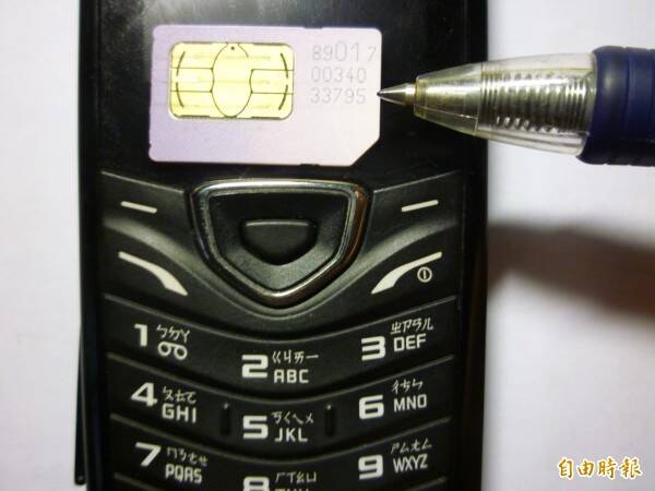 傳統的手機SIM卡是電話號碼的源頭，然而通訊認證功能早就無法承擔與日俱增的資安風險。（資料照）