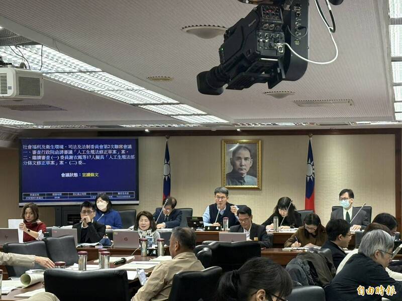 名家分享～張育萌》陳菁徽推代理孕母  「 壯世代」翻版？！