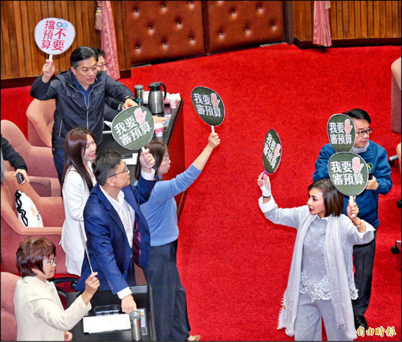 今年度中央政府總預算案，立院迄今未付委審議。（資料照）