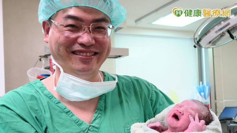 胡中和醫師認為，女性在懷孕前3個月，寶寶所需的熱量並未顯著增加，孕婦反而要謹記食物的「品質」遠比「份量」來得重要。（取自貼文）