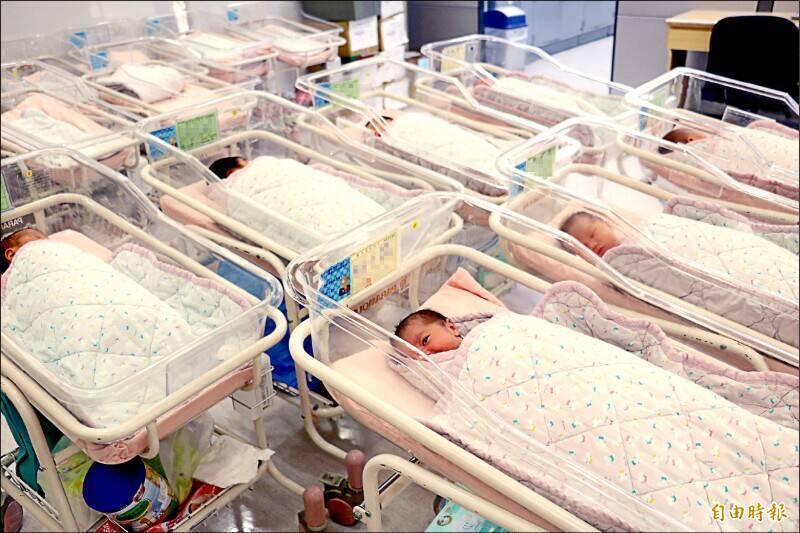 台灣人「不想生」，2025年一口氣少了兩萬七千個嬰兒，人口減少的速度，和經濟成長率形成強烈對比。（資料照）