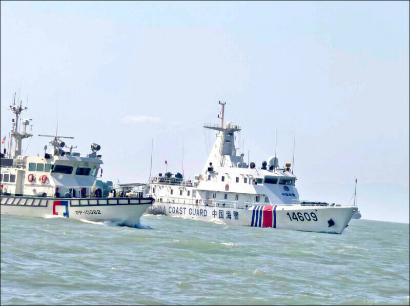 中共對台施壓早已不再侷限於傳統戰爭想像，而是結合軍演恫嚇、灰色地帶行動等。圖為去年底中共軍演企圖以「海警執法」為幌子，對台灣進行實質封鎖。（資料照）