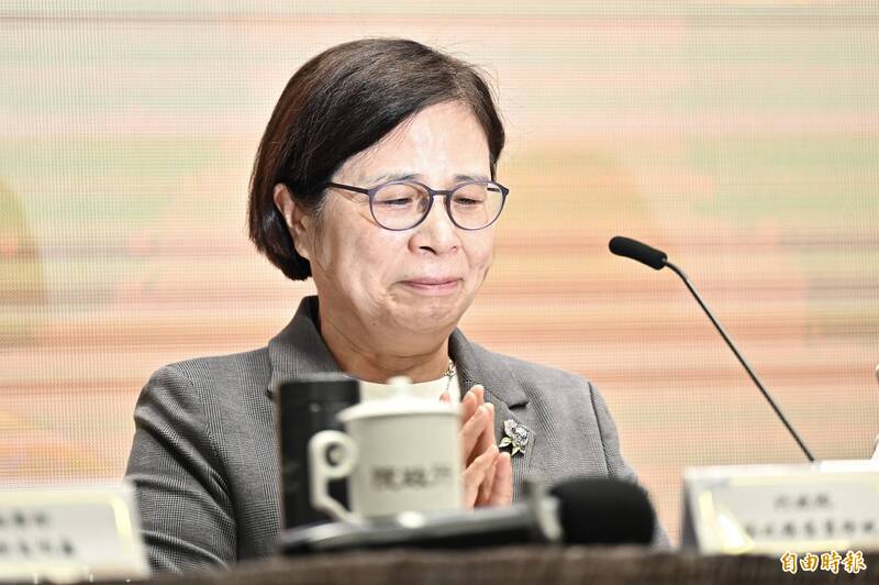 台美關稅談判終結長期的不平等關稅地位，政務委員楊珍妮在記者會上哽咽感謝經貿辦同仁的日夜陪伴。（資料照）