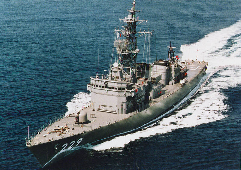 日本擬出口退役的六艘「阿武隈級」護衛艦，強化菲律賓海上力量。圖為「阿武隈級」同名護衛艦。（圖取自日本防衛省官網）