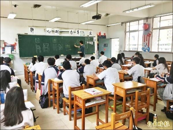 少子化衝擊下，私校的篩選機制反而愈發激烈，對國民教育體系形成反向擠壓。（資料照）