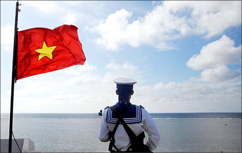 羚羊礁的填海行動帶有強烈的示範性威嚇效果。對越南而言，這是對西沙主權主張的直接否定。（路透檔案照）