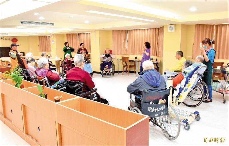 台灣已進入超高齡社會，預做規劃及運用長照資源，將使得老年生活更有品質及尊嚴；圖中人物與本文無關。（資料照）