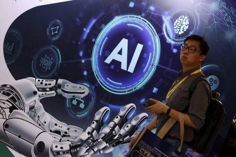 AI時代，企業對人才的期待逐漸從高學歷背景，轉向解決問題、跨域整合及與AI協作能力；示意圖。（歐新社檔案照）