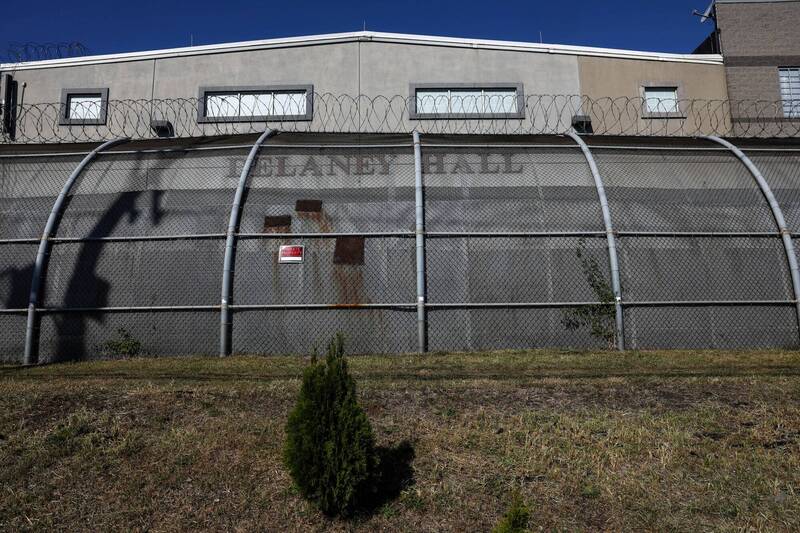 ICE拘留中心環境惡劣，2025至今已經有40人在裡面死亡。（路透檔案照）