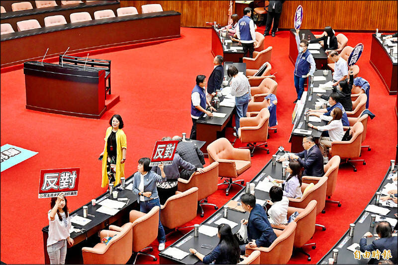 國際盟友在多邊會議中反對武力改變現狀，台灣卻因立法院因政爭而卡關關鍵建軍預算。（資料照）