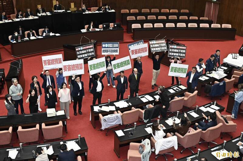 藍白聯盟發動攻勢，包括國會擴權法案、財政收支劃分法修訂、杯葛國防預算與潛艦國造等，意圖癱瘓中央政府。（資料照）