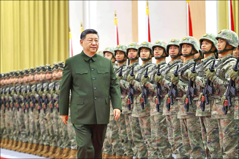 共軍知情人士披露，習近平與軍隊系統之間，在攻台議題上長期存在矛盾。（美聯社檔案照）