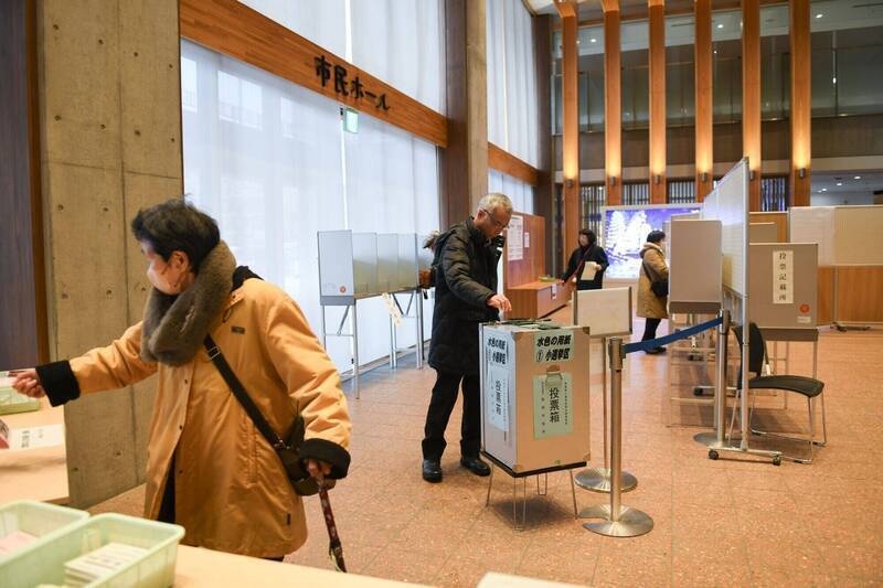日本罕見在寒冬中舉行眾議院大選。（彭博檔案照）