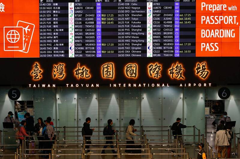 若台灣把觀光產業經營困境簡化為中客客源不足，是在忽略真正的風險來源；圖為桃園機場。（歐新社檔案照）