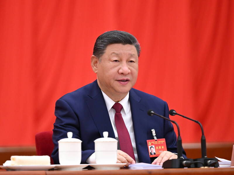 中共僅開放兩地觀光，是把經濟交流降格為政治懲罰與政治獎賞。（歐新社檔案照）