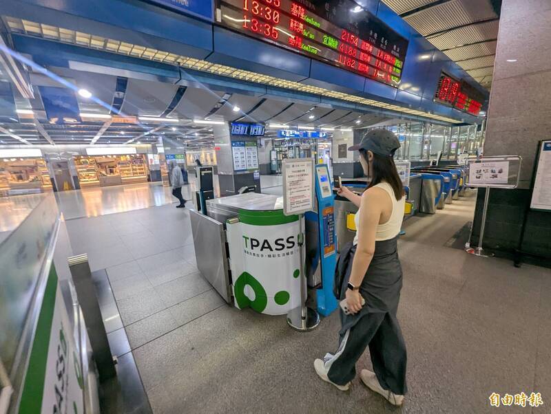 藍白不審總預算，交通部無法補助各縣市政府TPASS預算。（資料照）