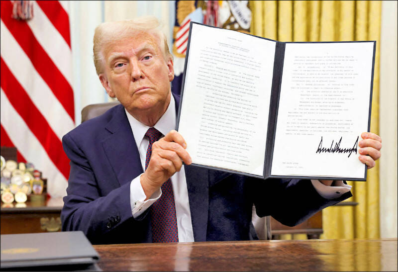 美國總統川普第二任期超過一年，他重塑美國AI戰略，促成前所未有的AI網路文化現象。（路透檔案照）