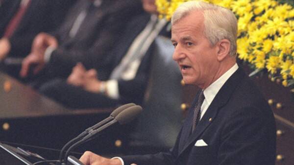 德國前總統魏Richard von Weizsäcker在1985年的國會演說中，承認許多德國人長期以來對歷史的沉默與逃避。（取自網路）