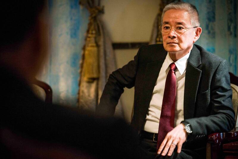 《幻術》電影畫面；圖為飾演李登輝的石峰。（費思兔文化娛樂提供）