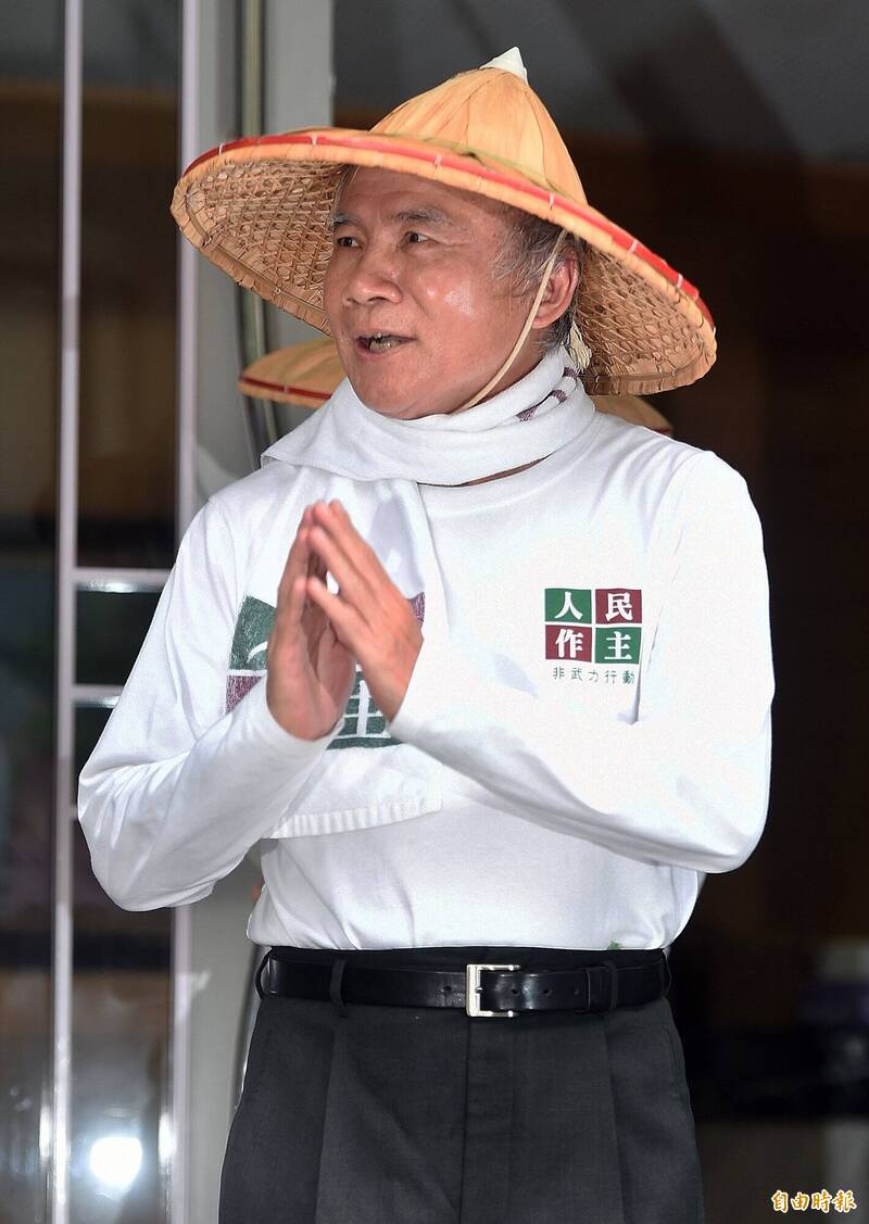 林家受害者三人，遲至近五年後才能安葬。林義雄好不容易擇定頭城的墓地，但當時頭城鎮的國民黨官員，仍百般刁難他。（資料照）