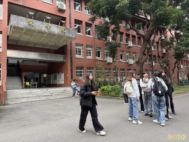 大學學測時間夾在學期中間，高三學生前後近12天幾乎沒有完整休息日。（資料照）