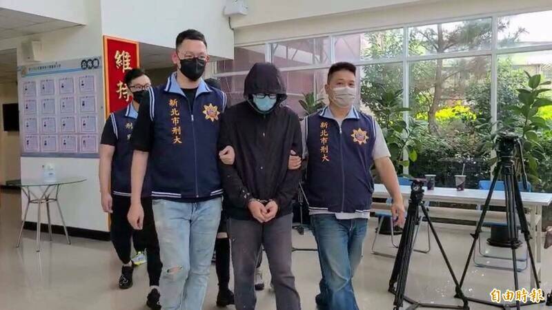 本案首腦「藍道」杜承哲（中）因求職詐騙虐囚致死案被判無期徒刑。（資料照）