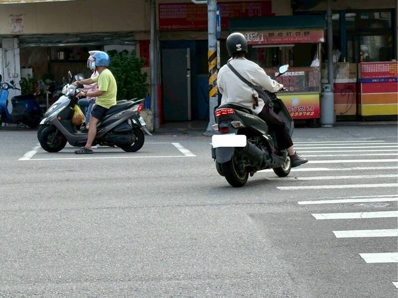 若標線配置不清、車流動線混亂，騎士仍可能因誤判而衍生事故或責任爭議。再次顯示，單靠法條說明，無法彌補現場設計不友善；示意圖。（民眾提供）